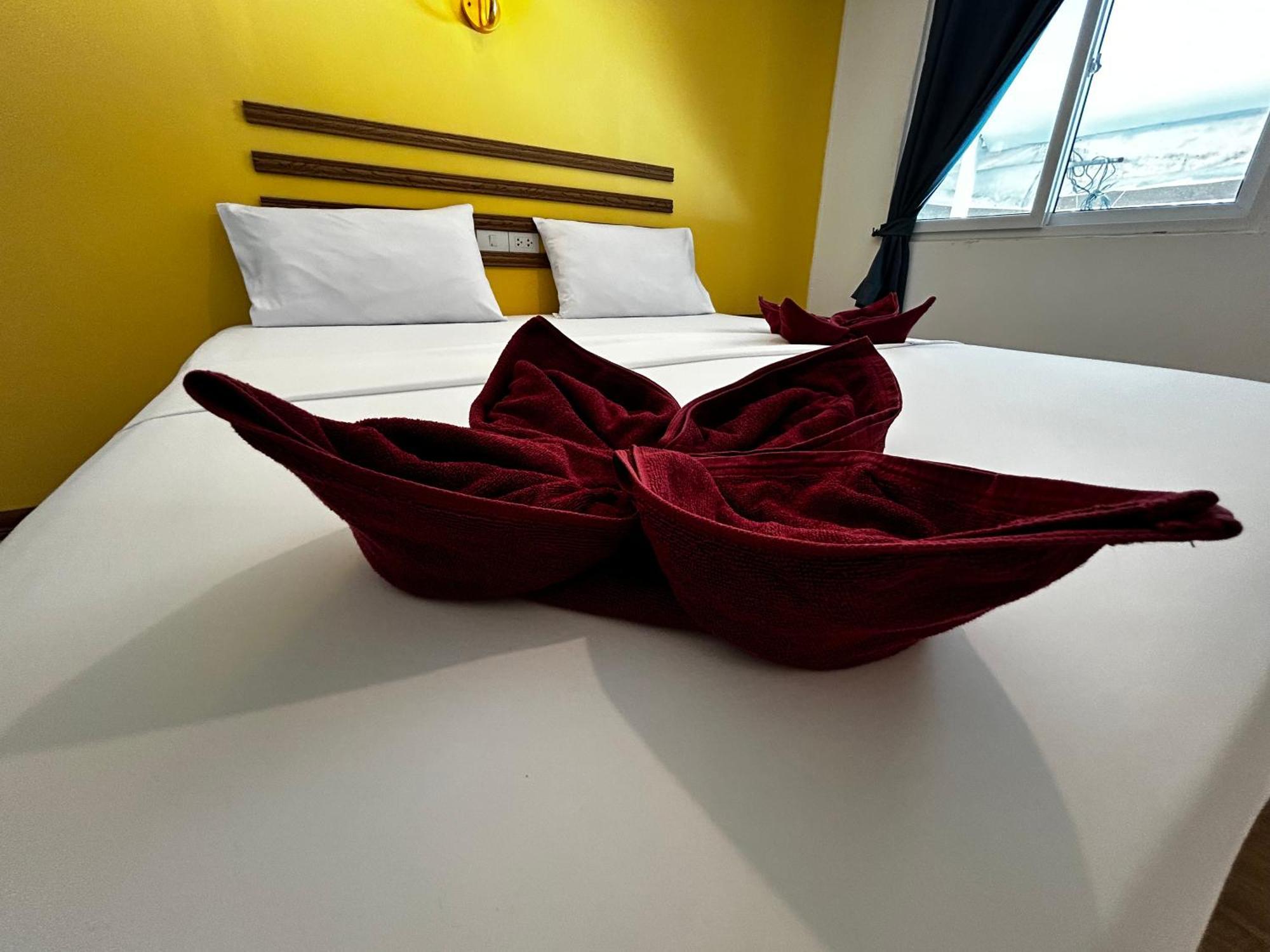 โคโค่ส์ เกสเฮาส์ Hotel เกาะพีพี ภายนอก รูปภาพ